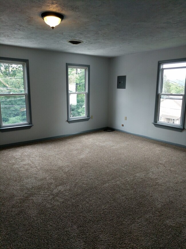 305305 1/2 W College St Unit 305 1/2 West College St, Meadville, PA