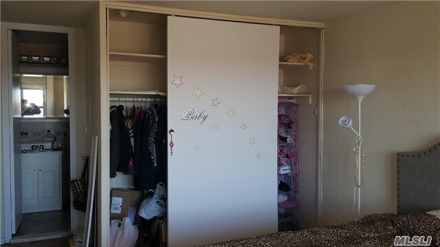 Foto del edificio - 67-00-67192 192nd St