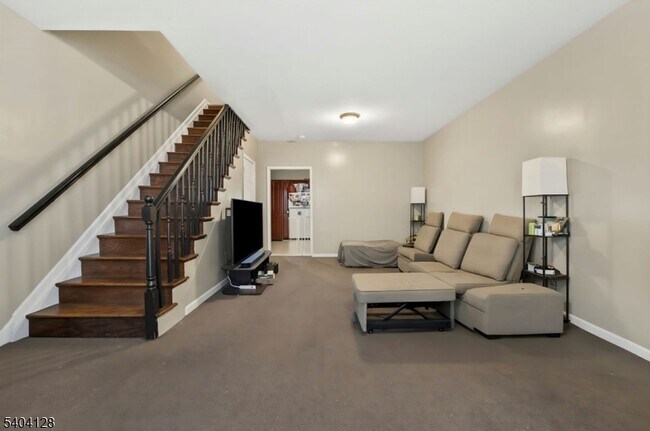 Building Photo - 15 Wales Ave