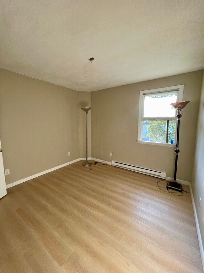 Building Photo - 421 Woodburne Dr
