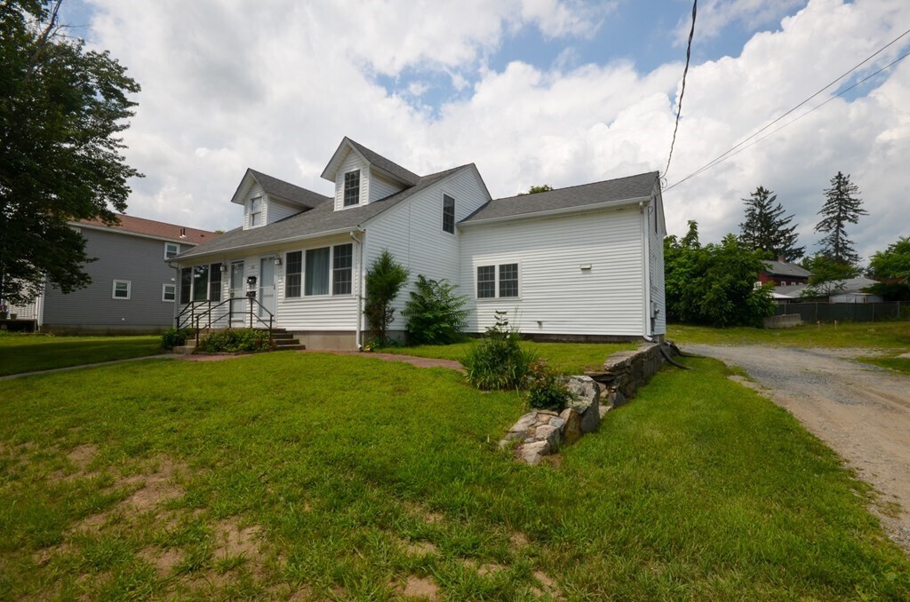 166 Main St, Grafton, MA 01560 Townhome Rentals in Grafton MA