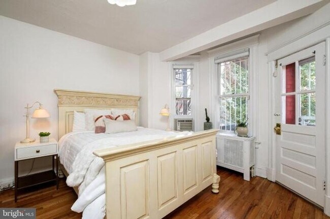 Foto del edificio - 1869 Mintwood Pl NW