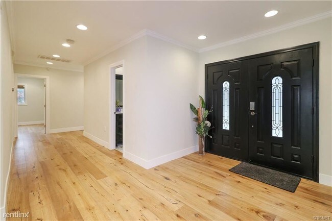 Foto del edificio - 4 br, 4 bath House - 5215 Del Moreno Dr