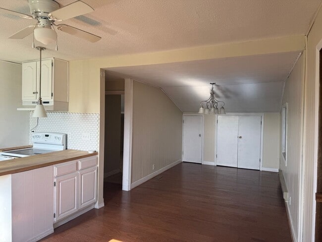 Foto del edificio - Two Bedroom, Two Bathroom Country Home! Lo...