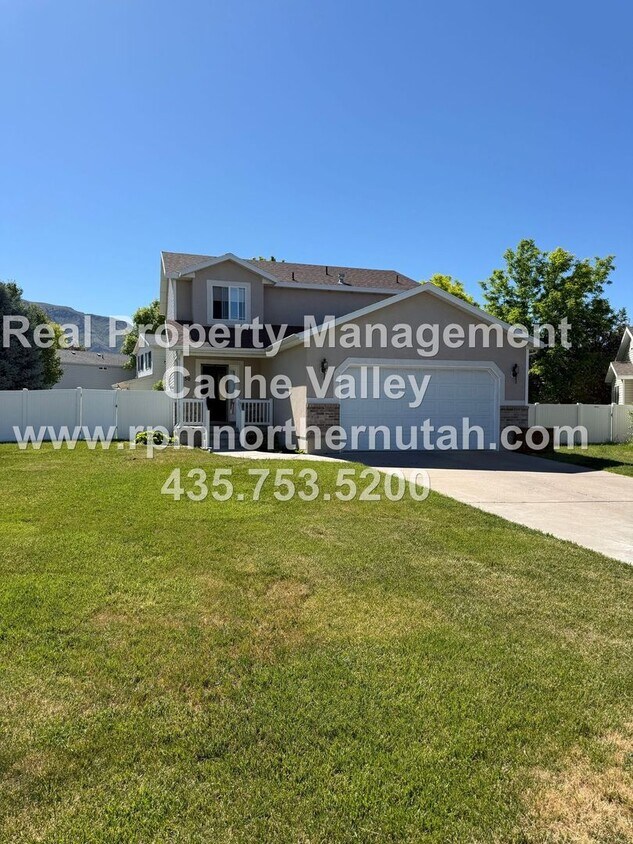 Foto del edificio - Immaculate 3 bedroom home in North Logan! Available in August