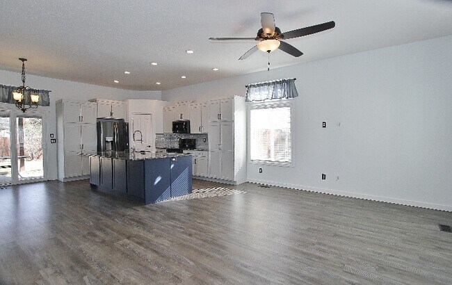 Foto del edificio - 1904 N Duck Hawk Ave