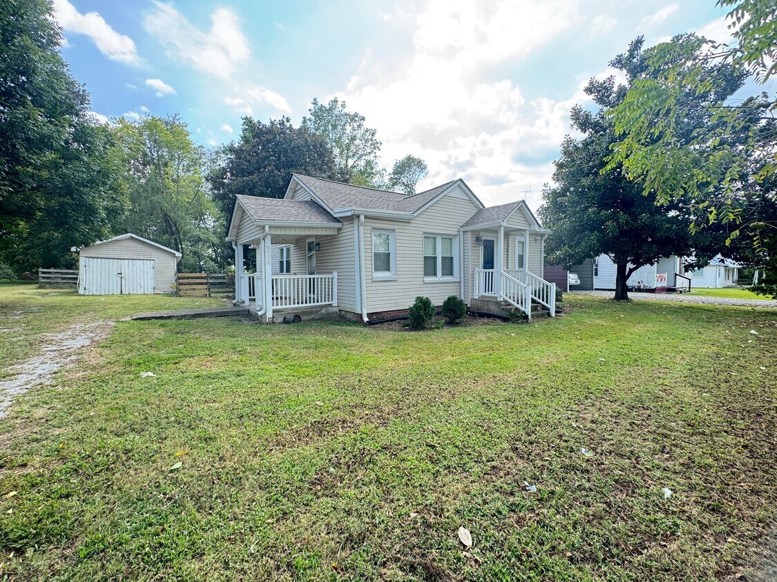 Foto principal - FOR LEASE- 2 BED 1 BATH ON HICKORY RIDGE RD!