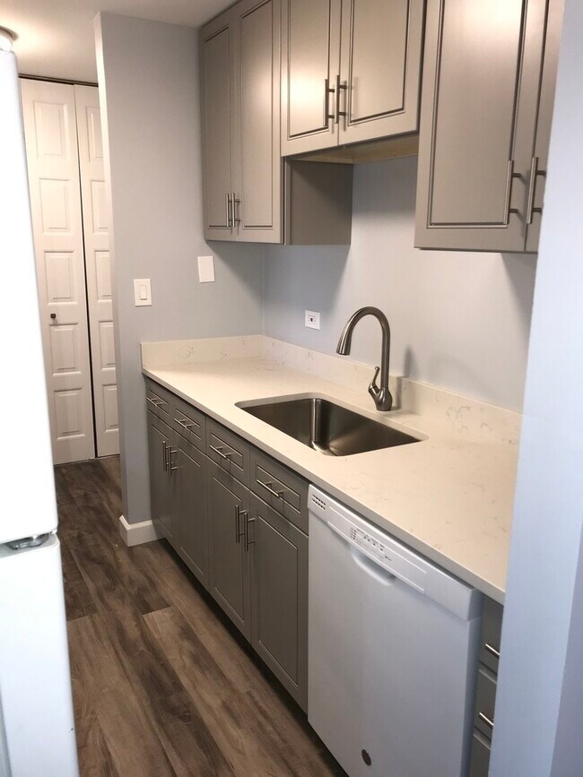 Building Photo - 4 Oak Creek Dr