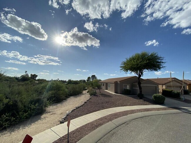 Foto del edificio - 1721 sqft 3 bed  den end of cul-De-sac home