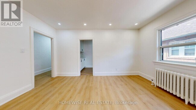 Building Photo - 1214 Avenue Rd