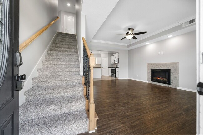 Building Photo - 982 E Creek Coyote Trl