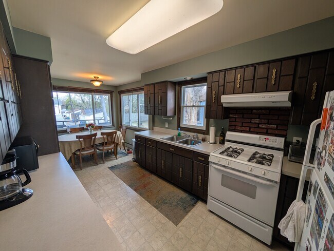 Foto del edificio - 409 Broadway St NE