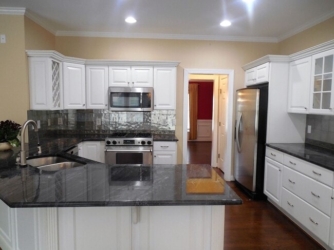 Foto del edificio - Large Colonial in Twin Hickory  **Availabl...
