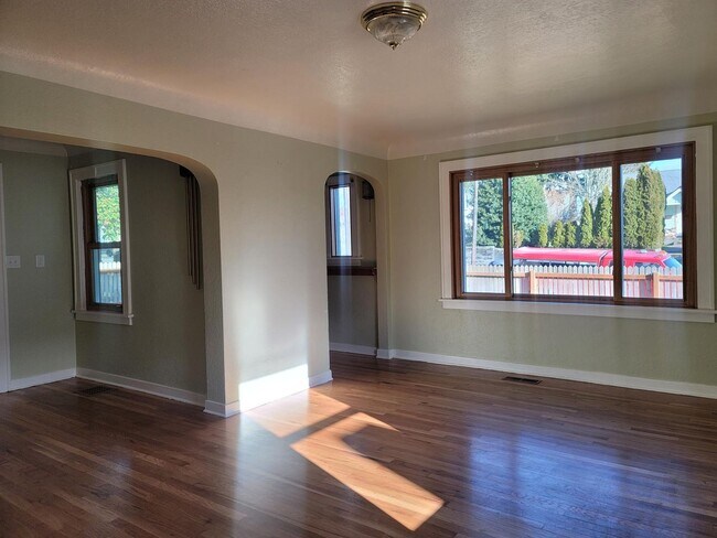 Building Photo - Charming 2 Bedroom Home in Bremerton!