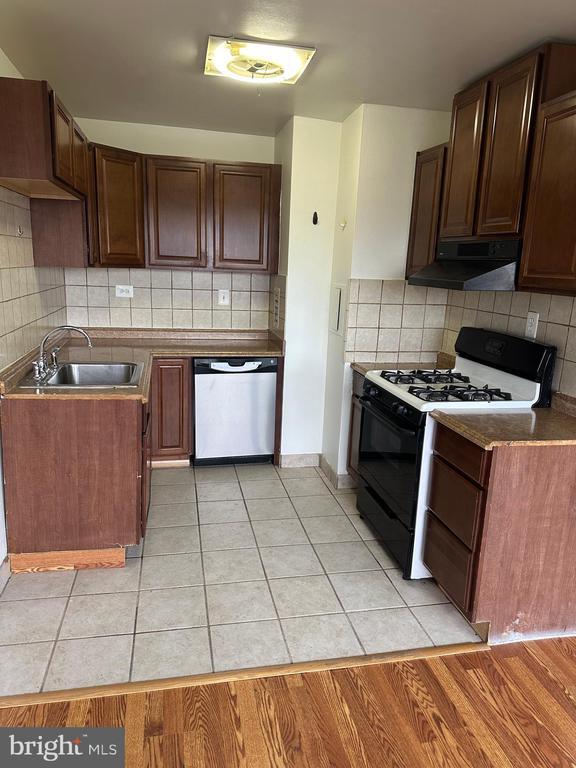 Foto del edificio - 5801 Quantrell Ave