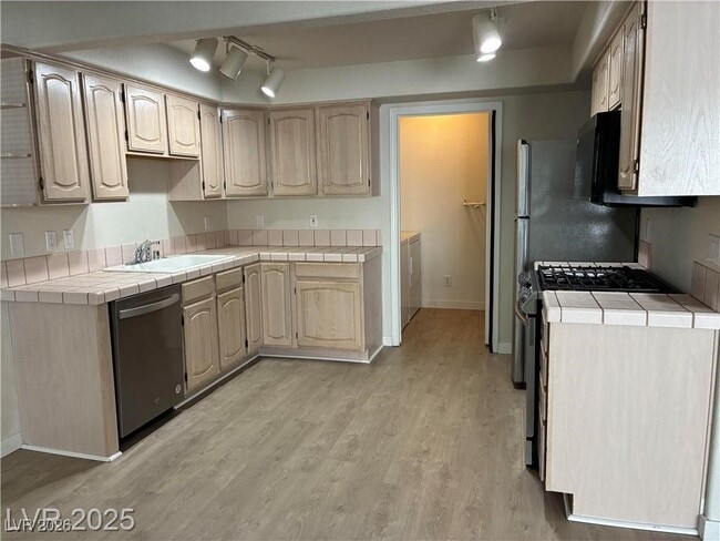 Foto del edificio - 701 Capri Dr