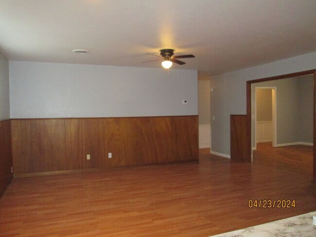 Foto del edificio - HOUSE -- 3 bedrooms, 2 bathrooms, Garage