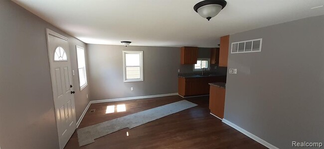 Foto del edificio - 8251 Jackson Ave