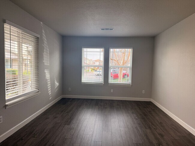 Building Photo - Stunning 4 Bed | 2.5 Bath Home – Fully Upgraded – Westgate Neighborhood