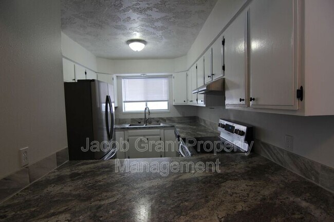 Foto del edificio - 1474 Falcon Dr