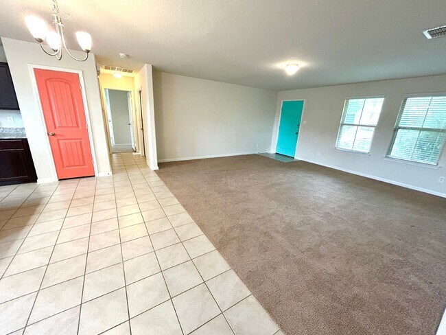 Building Photo - MUST SEE! 3 Bedroom 2 Bath Corner Lot Home...