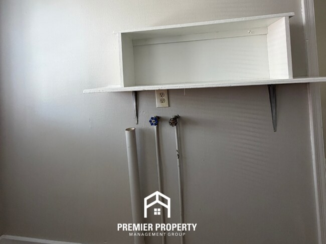 Foto del edificio - Cozy & Private 1BR/1BA Cottage | Fenced Yard & Washer/Dryer Included