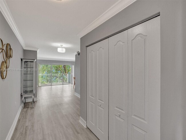 Foto del edificio - 9375 Fontainebleau Blvd