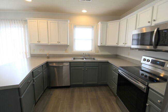 Foto del edificio - 3 story townhome with fenced in yard for rent in Taylor Springs