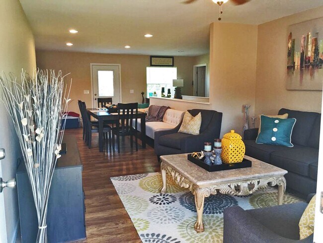 Foto del edificio - 3 Bedroom Duplex