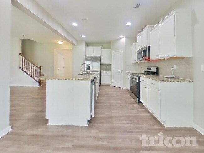 Foto del edificio - 6909 Barefoot Forest Dr
