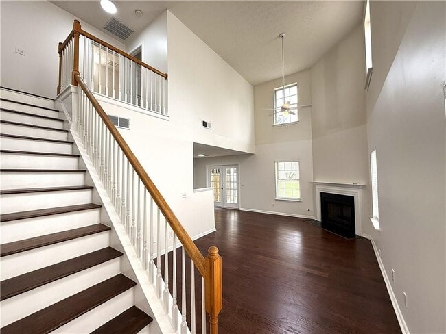 Building Photo - 2150 Lexington Ln