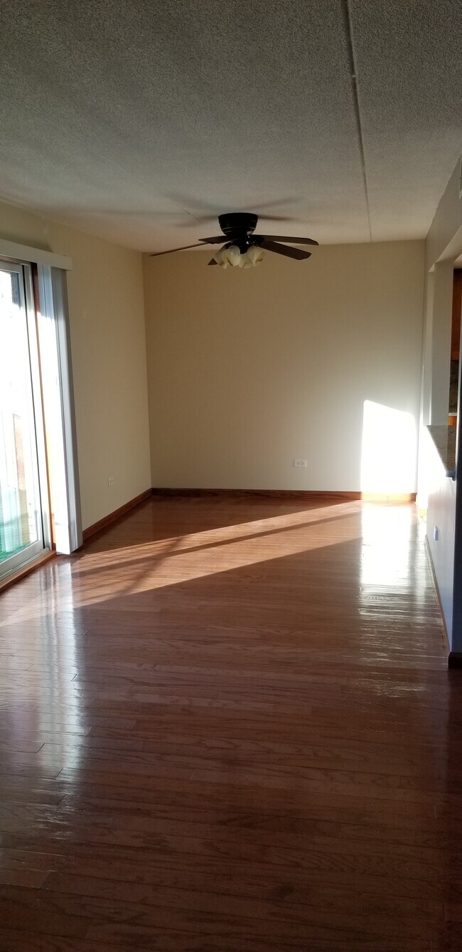 Building Photo - 14531 Ravinia Ave