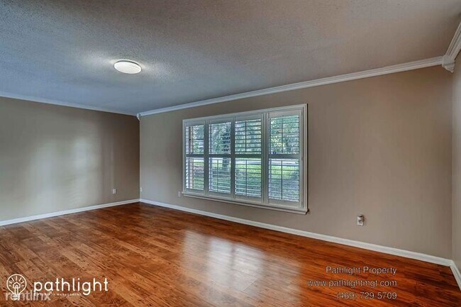 Foto del edificio - 3 br, 2 bath House - 549 Queens Mirror Cir...