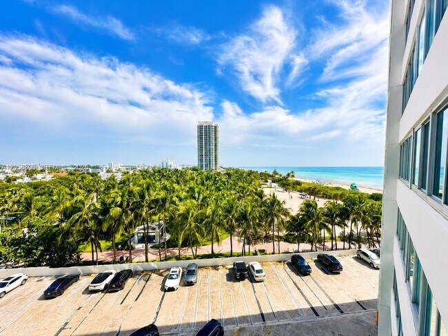 Foto del edificio - 7135 Collins Ave