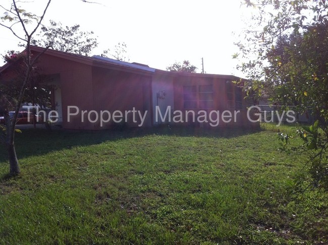 Building Photo - 2386 Lake Helen Osteen Rd