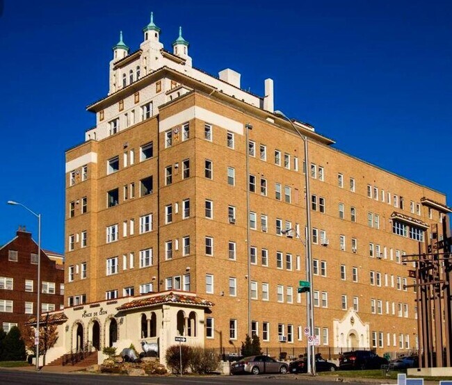 Ponce De Leon Building - 4555 Main St