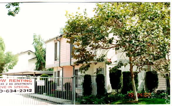 Building Photo - Queens Gate Apartments