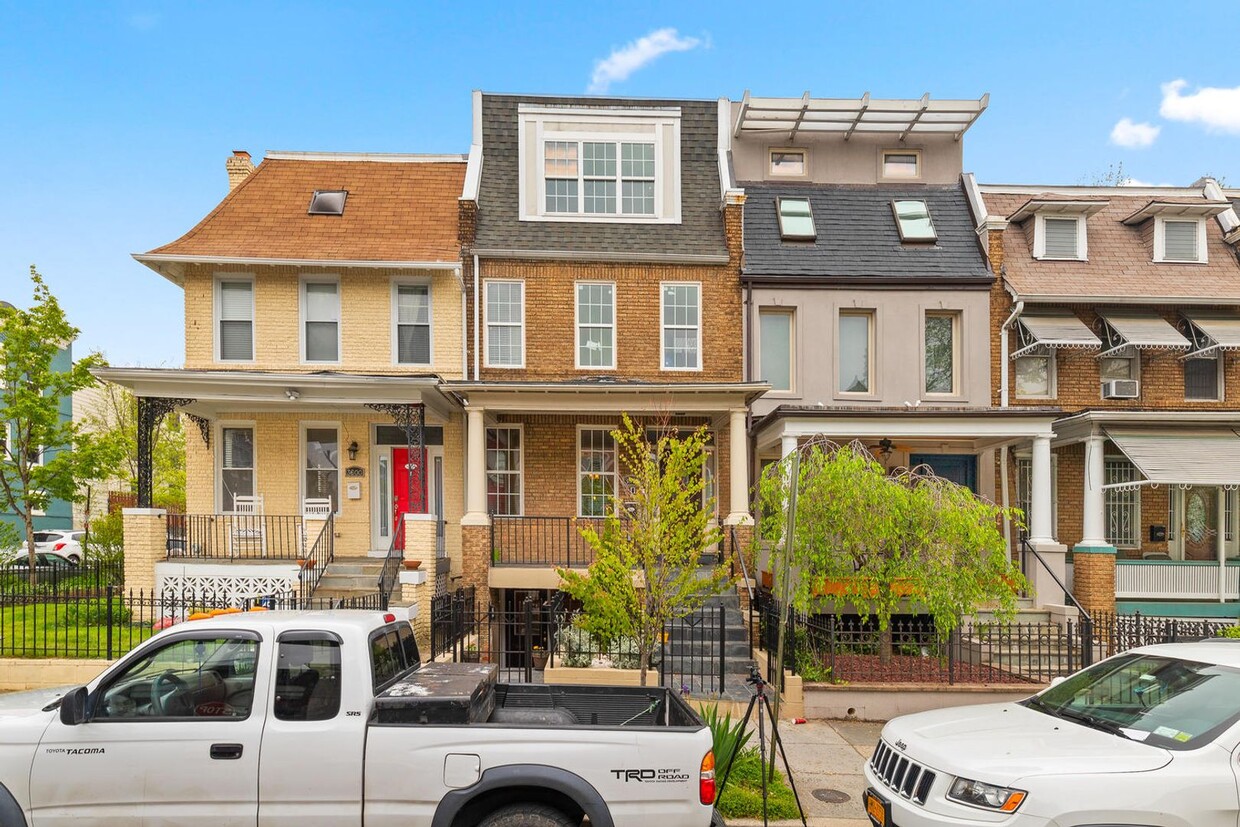 Charming One-Bedroom Basement Apartment - Charming One-Bedroom Basement Apartment