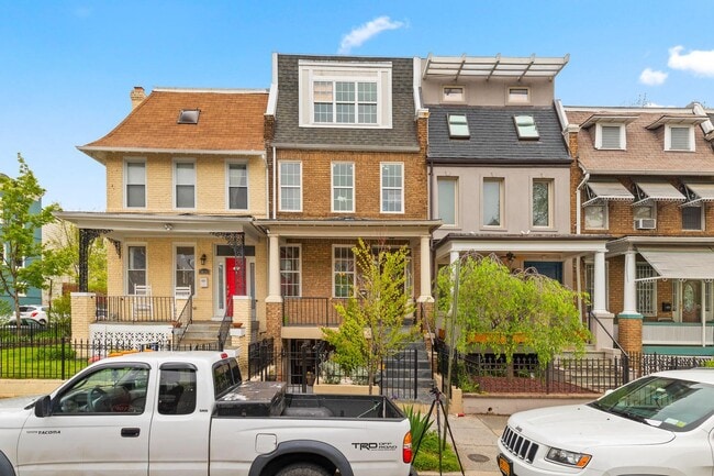 Charming One-Bedroom Basement Apartment - Charming One-Bedroom Basement Apartment