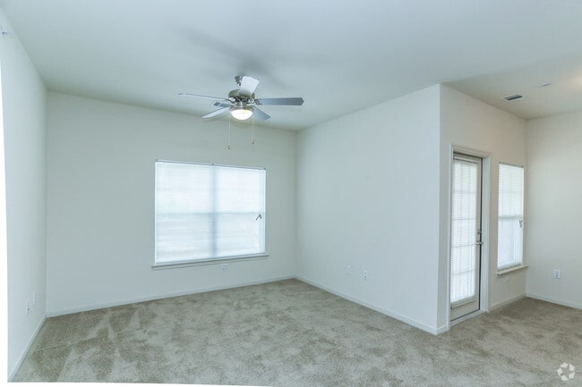 Living/Dining Area - Fairway Landings at Plum Creek