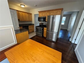 Building Photo - 132 Gesler St
