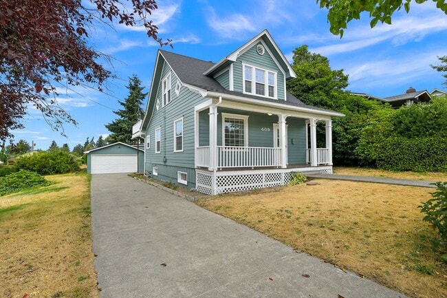 Building Photo - Large Single Family home with Bonus Room!