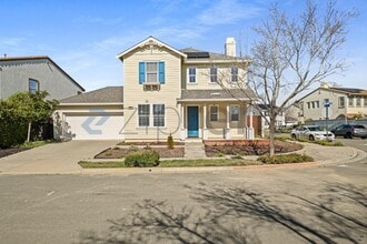 Building Photo - 581 Kirkland Ave