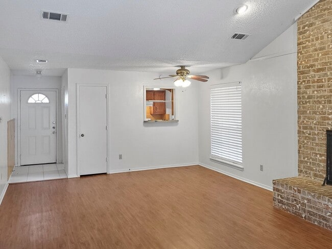 Photo - Wonderful Quiet Duplex in the Northern Part of Arlington Townhome