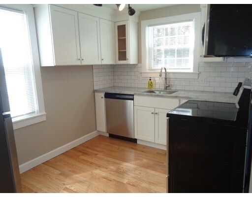 Foto del edificio - 285 Maple Rd