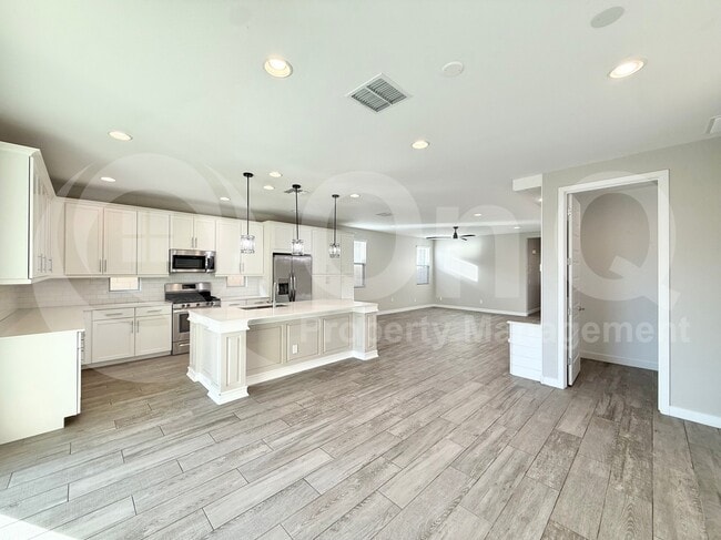 Building Photo - 2233 E Meadowview Ct