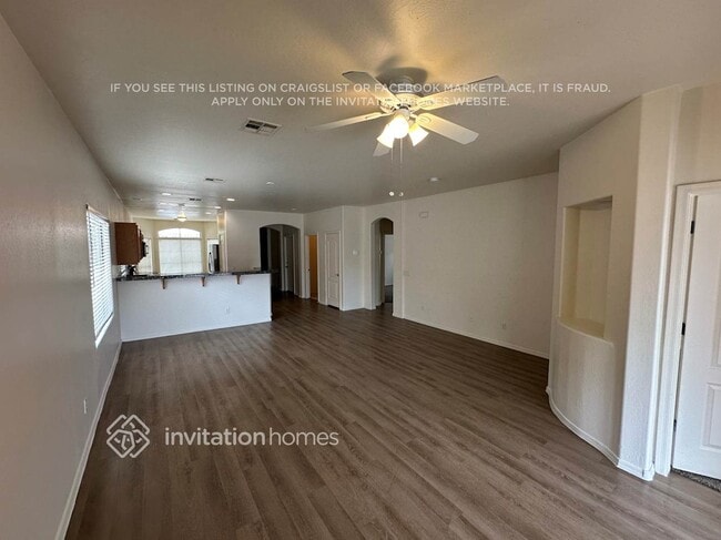Building Photo - 2213 W Carolina Dr