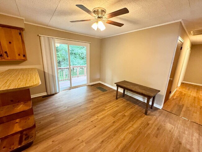 Building Photo - 3 bedroom, 1.5 bathroom single family home