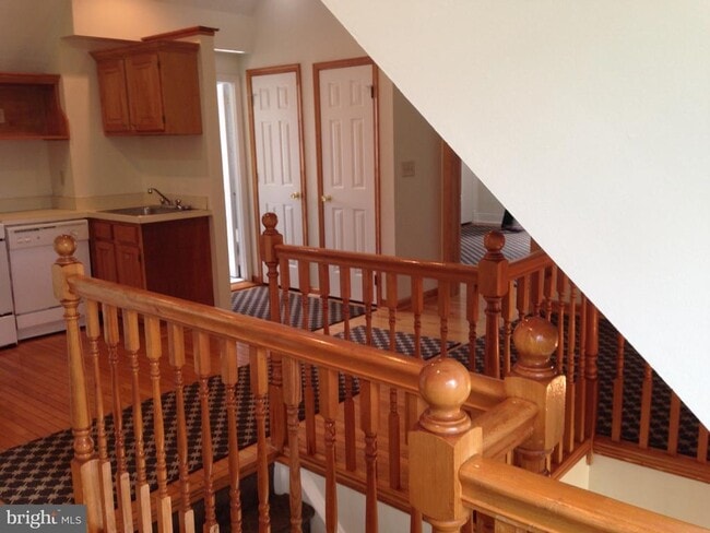Building Photo - 209 Grayling Ave