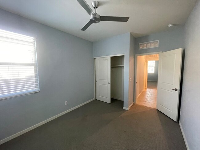 Building Photo - Modern Comfort and Convenient Living Near ...